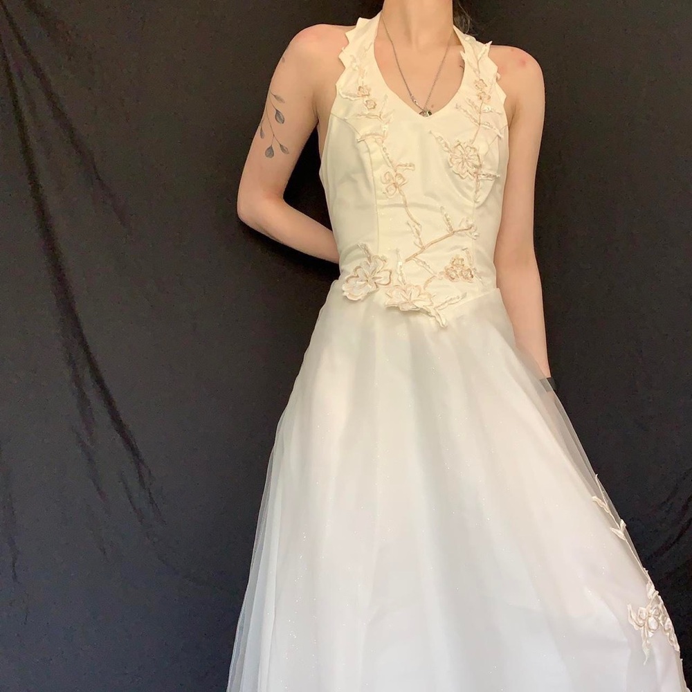 White vintage tulle wedding dress with golden straw floral appliqué